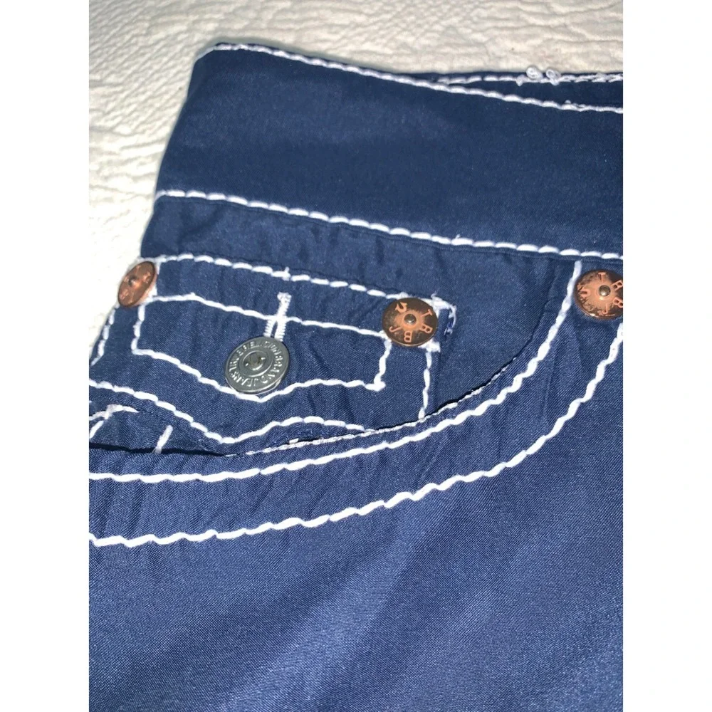 True Religion Big T Navy Blue Board Shorts Mens 36 White Contrast Stitch Swim